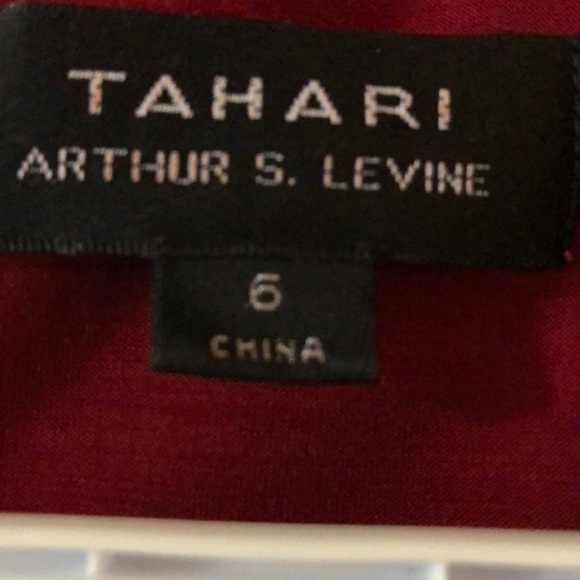 Red dress lined - Picture 2 of 3